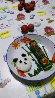 竹子和朋友吃瓜,竹友共度美好时光