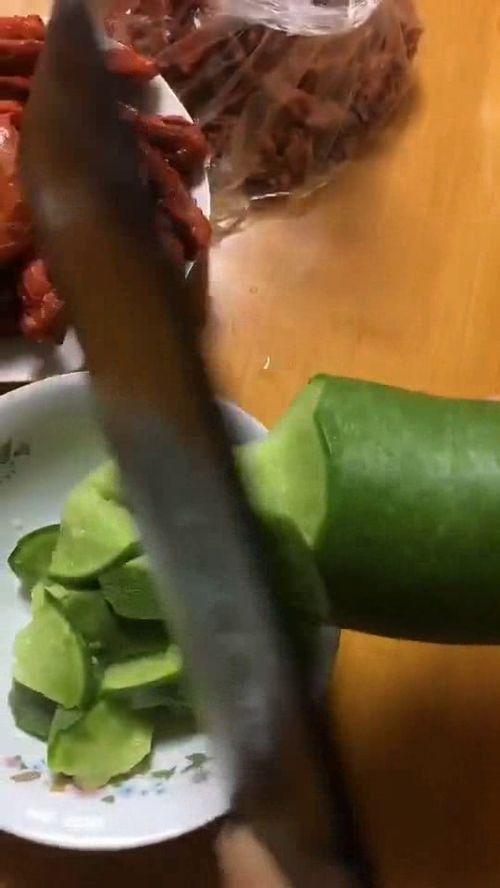 臭屁弹吃瓜,揭秘网络热梗背后的趣味与争议