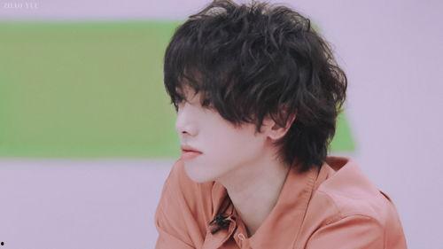 华晨宇明日之子吃瓜,吃瓜群众热议背后的真相