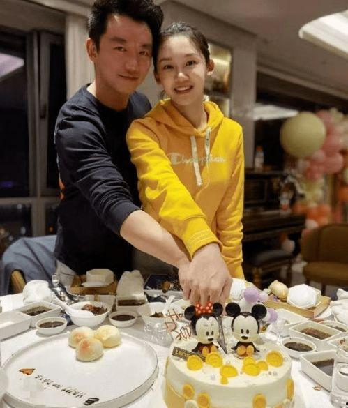 酒吧吃瓜小分队,揭秘夜店里的八卦风云