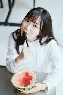 吃瓜少女本人照片,揭秘吃瓜少女的时尚风采