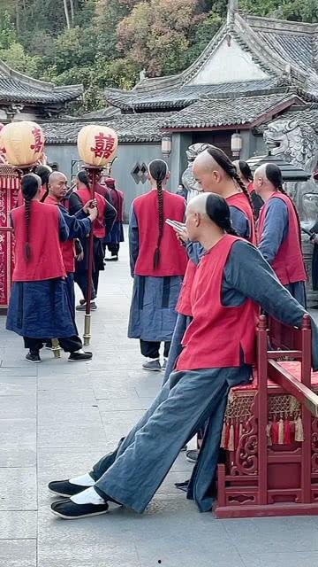拍戏现场走进吃瓜群众,揭秘拍戏现场与吃瓜群众的亲密接触