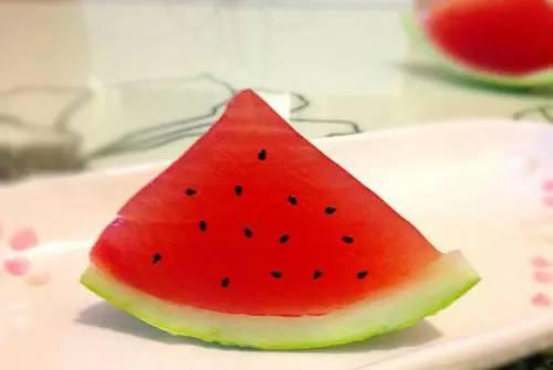 瓜宝宝吃西瓜果冻,西瓜果冻的奇幻之旅